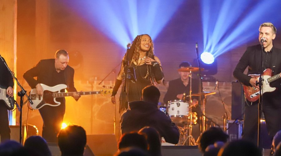 Obraz przedstawiający Tina Turner Show - relacja z Gminnego Dnia Kobiet