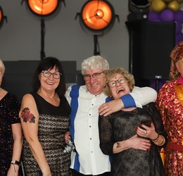 Obraz przedstawiający W blasku Bollywood - Bal Emeryta i Rencisty