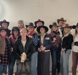 Obraz przedstawiający Kino Westernowe i klimat Dzikiego Zachodu zawitały do Łagoszowa
