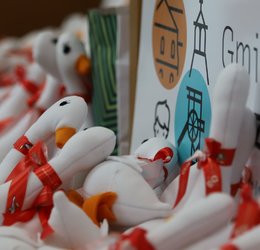 Obraz przedstawiający Konferencja prasowa przed Świętem Niepodległości i XIV Biegiem Gęsi