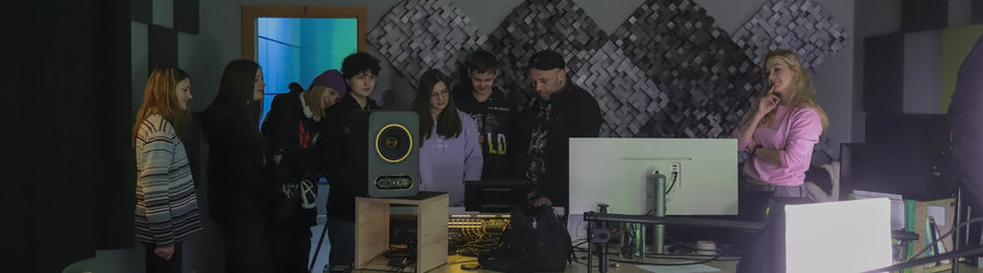 Uczniowie w Studiu Nagrań