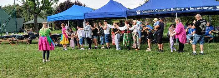 Tańczyli i biesiadowali pod gwiazdami